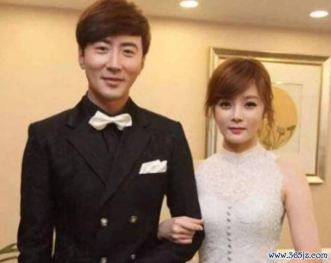 46岁蔡琳带7岁女儿吃烤鸭！回复是否再婚